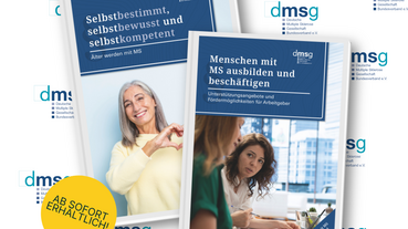 Cover von zwei Broschüren: Auf dem einen eine Frau, die mit den Händen ein Herz formt, auf dem anderen eine Frau im Arbeitskontext eines Krankenhauses.